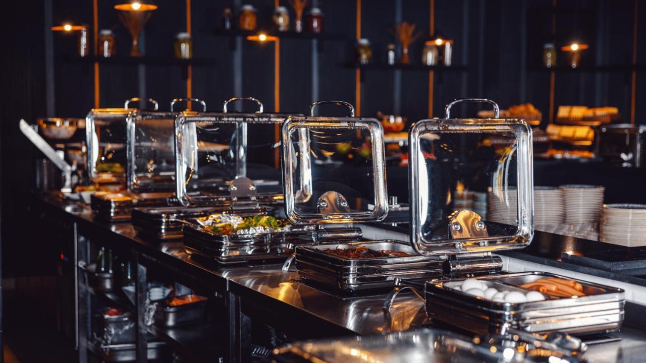 Комплекс Alliance Palace Батуми Экстерьер фото A chafing dish