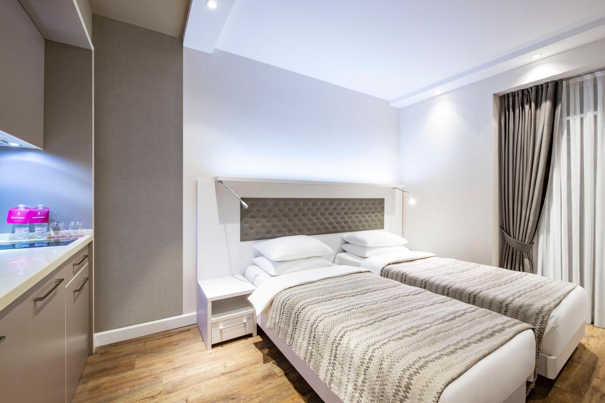 Комплекс Alliance Palace Батуми Экстерьер фото A typical studio apartment