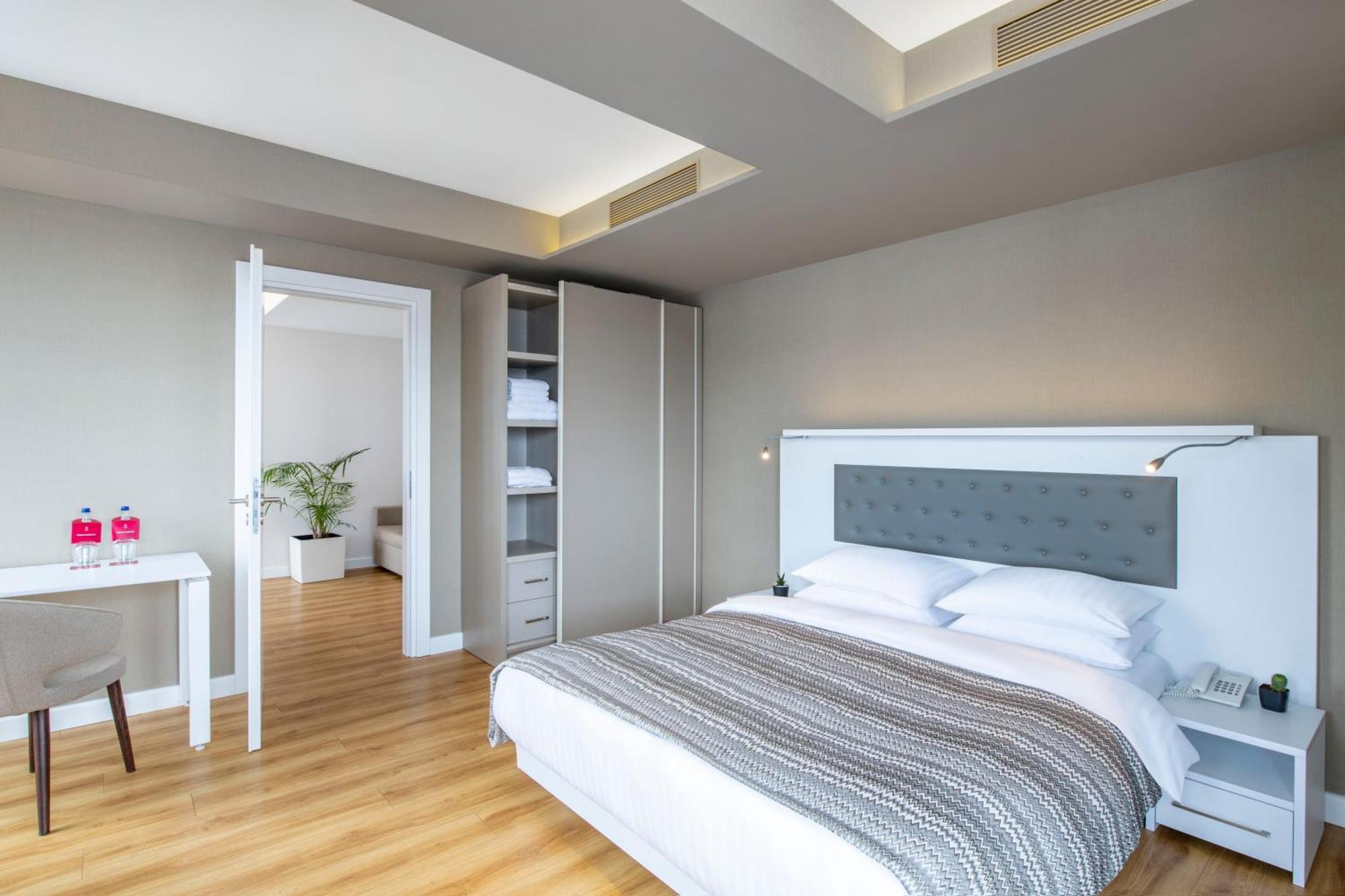Комплекс Alliance Palace Батуми Экстерьер фото A bedroom